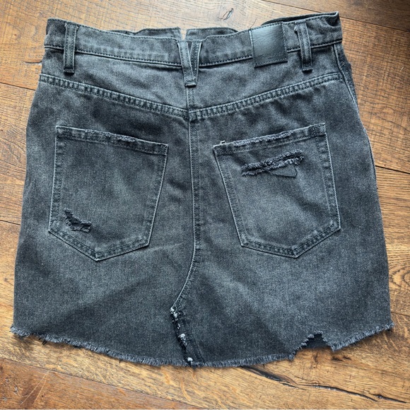 NWT- Free People Brea Cut Off dark Denim
Skirt size 28 - Picture 4 of 13